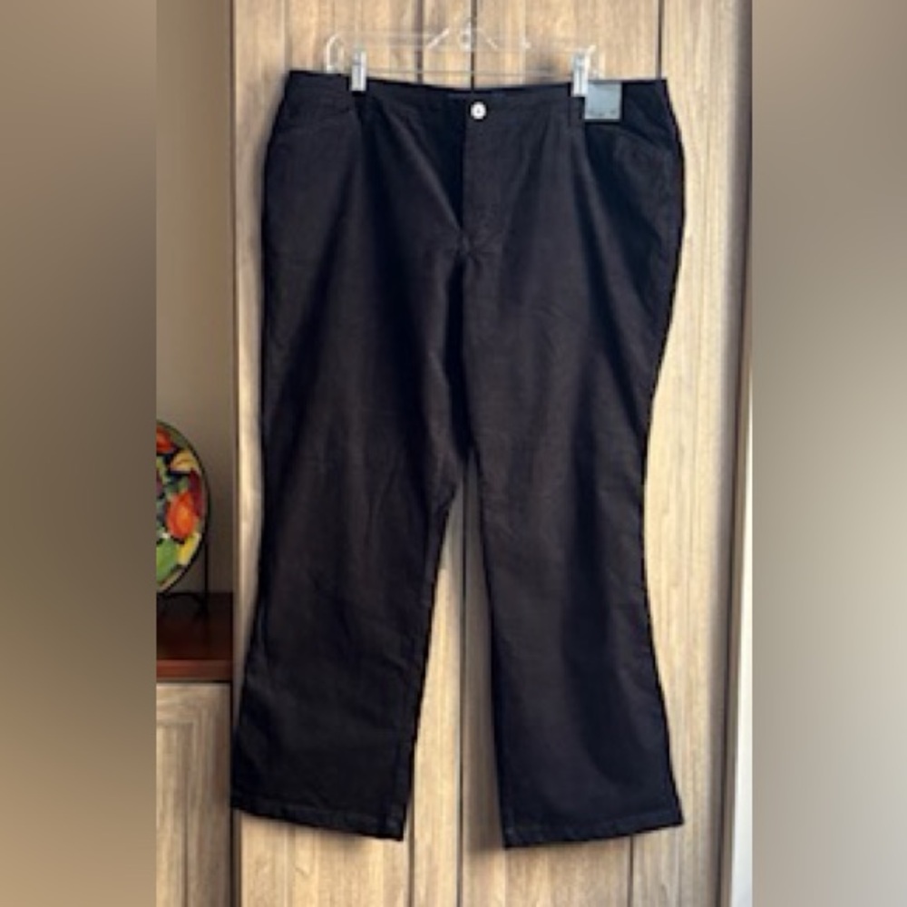 NWT! Avenue Black Stretch Bootcut Corduroy Jean Pant | 16